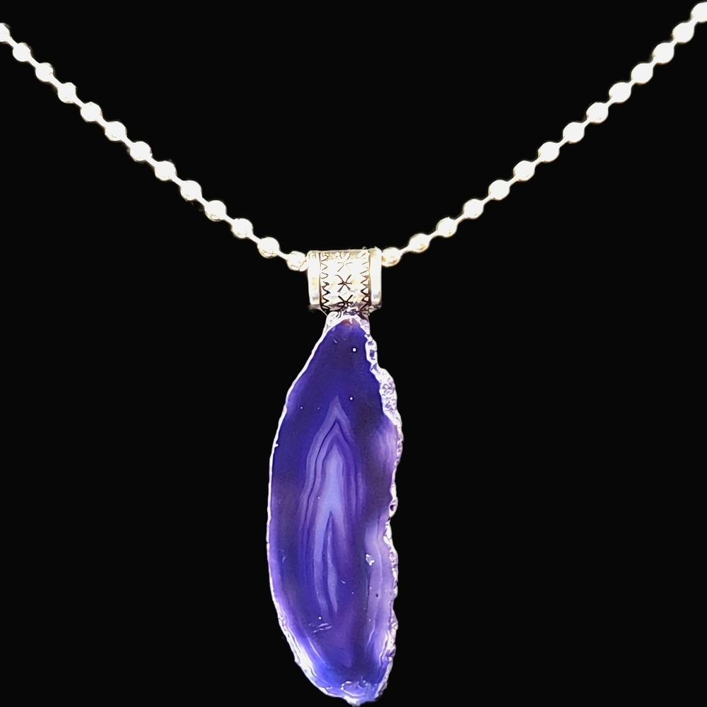 Elegant Purple Agate Pendant Necklace